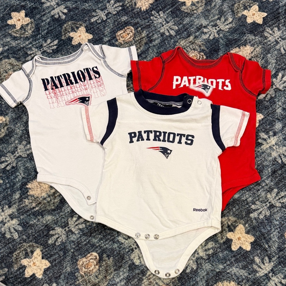 NFL Patriots onesie bundle size 6-9 Mo